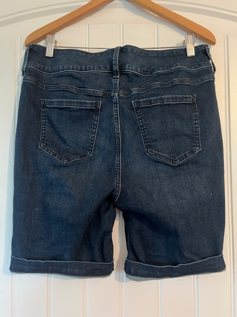 Torrid 11” Bermuda Jean Shorts Size 14 - Picture 2 of 5